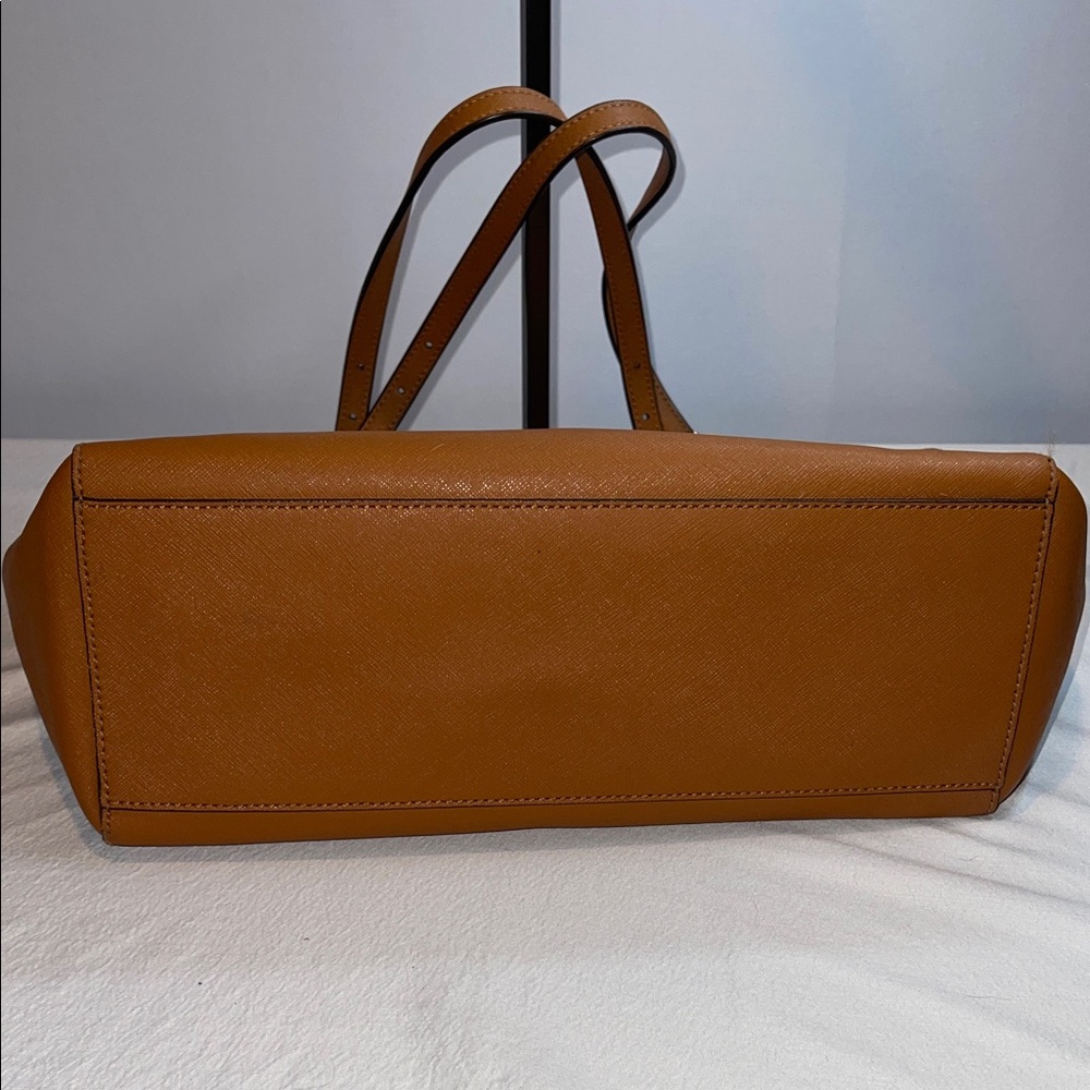 Tory Burch Medium Buckle York Tan Leather Tote - Picture 7 of 17